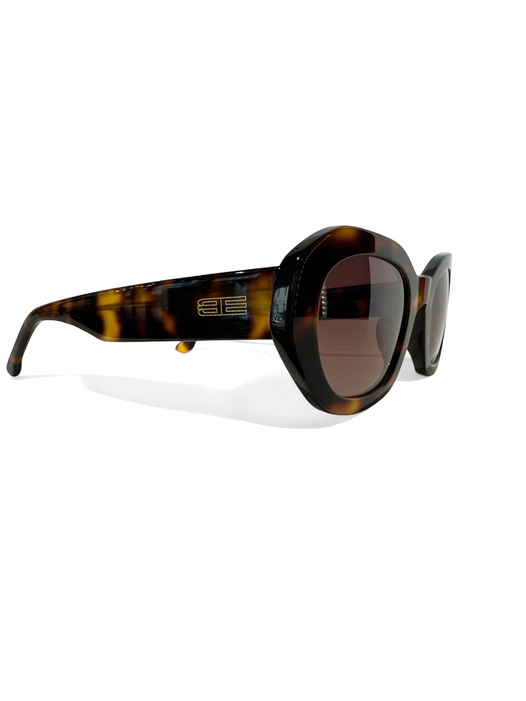 BLANG Eyewear – Tortoise Shell Sonnenbrille mit Signature-Detail