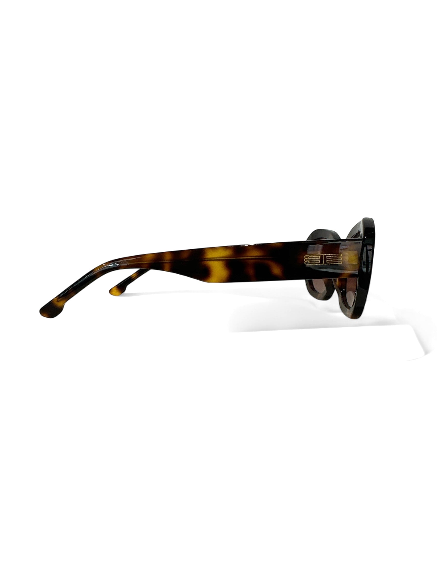 BLANG Eyewear – Tortoise Shell Sonnenbrille mit Signature-Detail