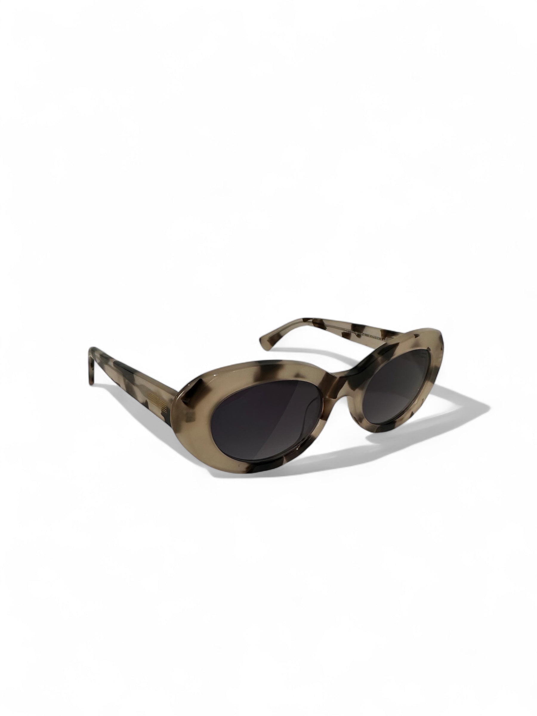 BLANG Eyewear – Schicke Tortoise-Sonnenbrille im Oval-Design