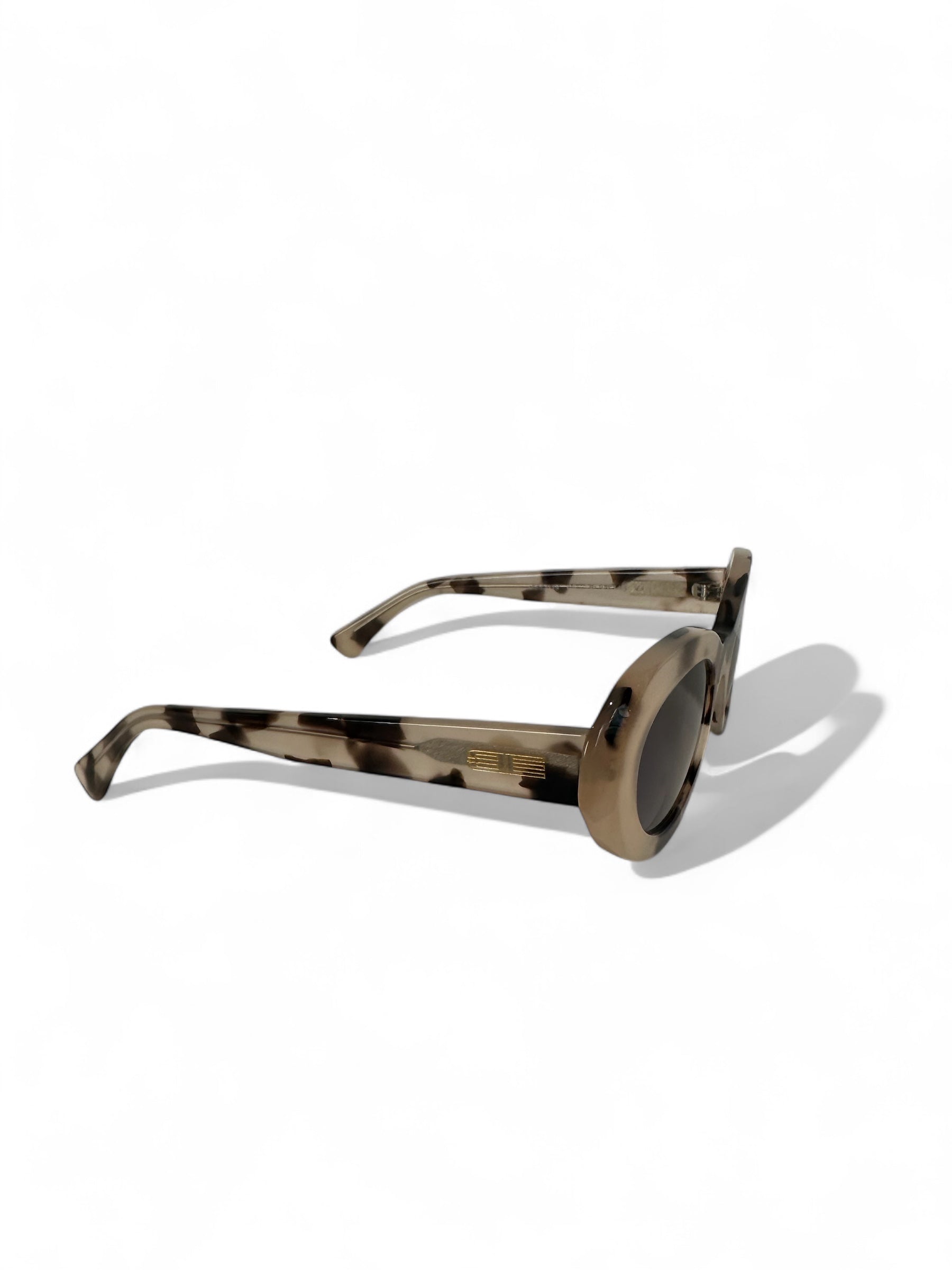 BLANG Eyewear – Schicke Tortoise-Sonnenbrille im Oval-Design