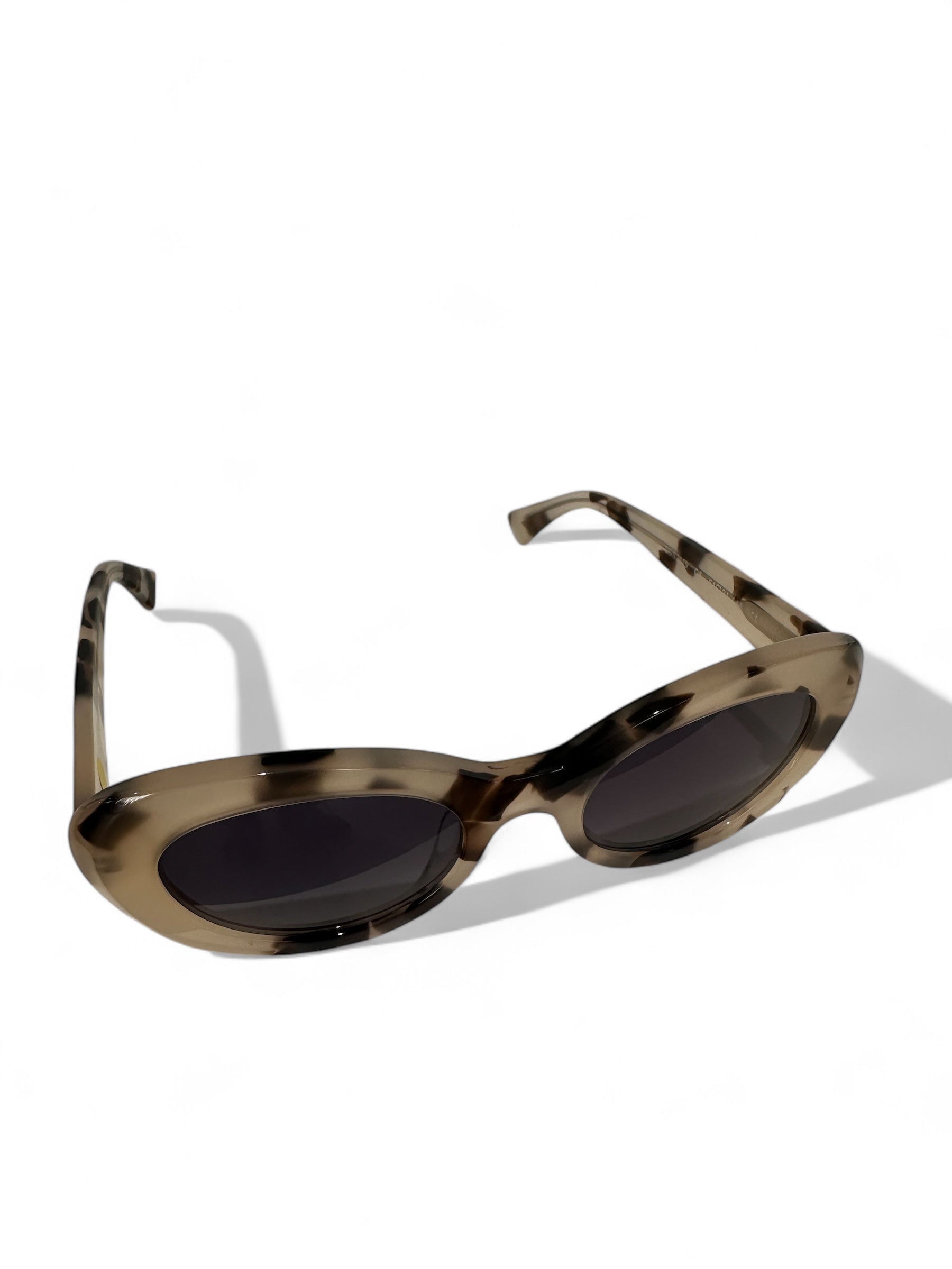 BLANG Eyewear – Schicke Tortoise-Sonnenbrille im Oval-Design