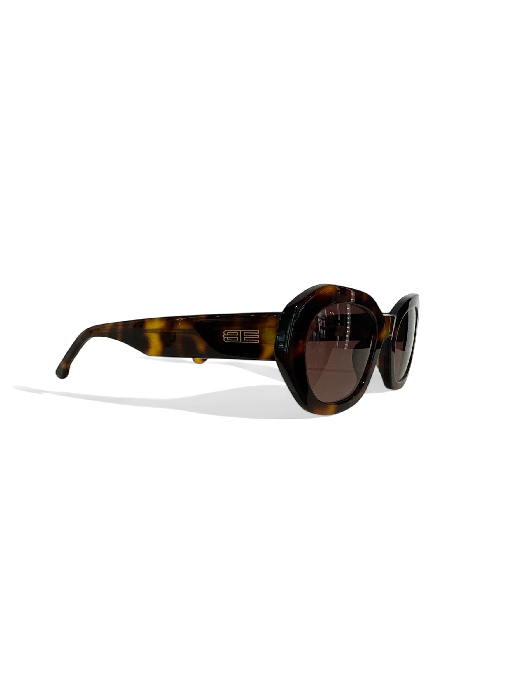 BLANG Eyewear – Tortoise Shell Sonnenbrille mit Signature-Detail